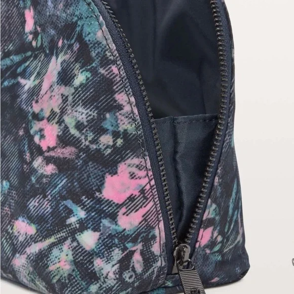 Lululemon Sun Up Sun Down Pouch *2.5L - Picture 5 of 6